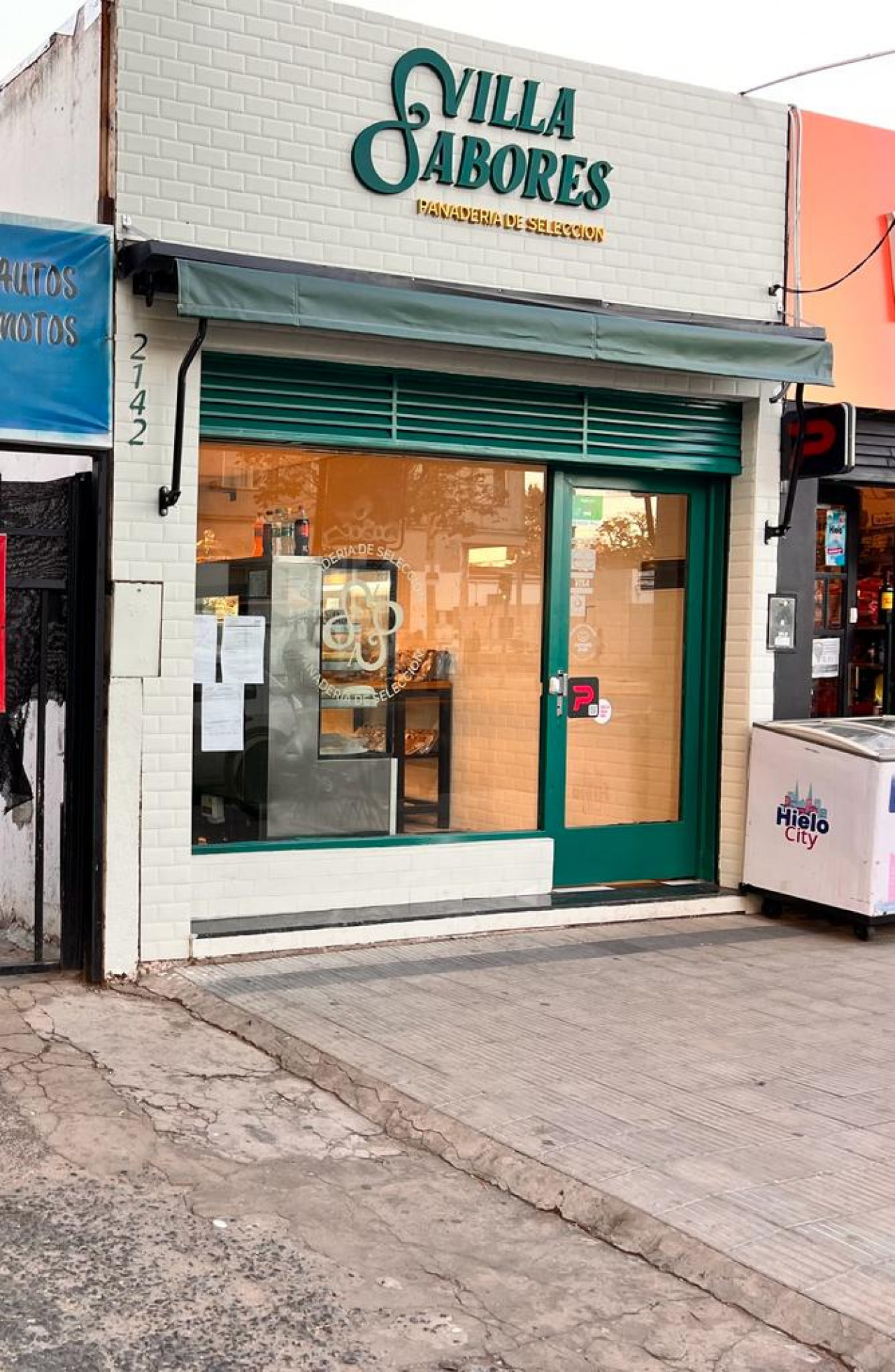 Locales + galpon 7 e/ 75 y 76